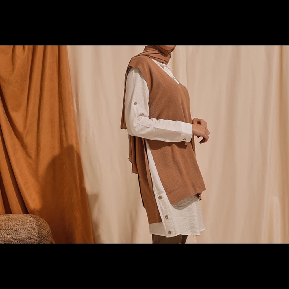 Knit Sweater (Beige color)